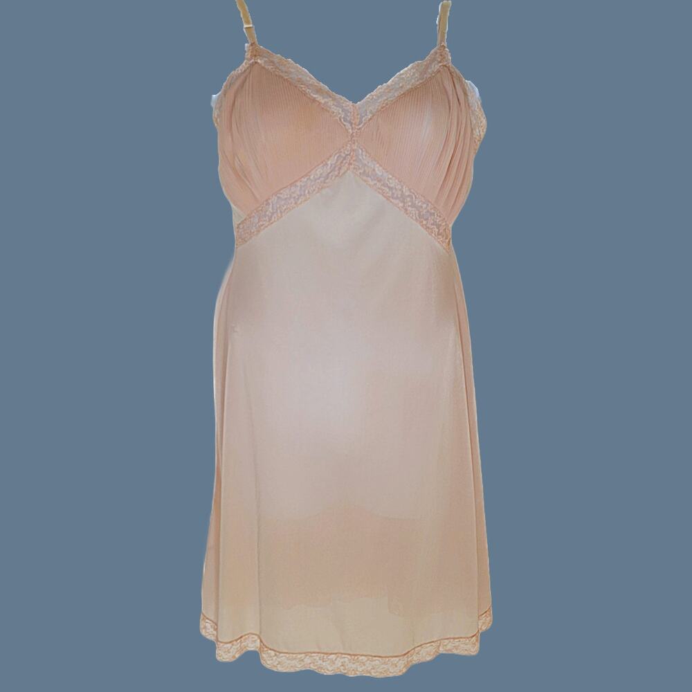 Vintage 1950-1952 Nude Vanity Fair Full Slip With Pleated Cups Size 38/Medium